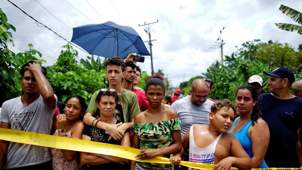 Vecinos de la zona se congregan en la zona del siniestro