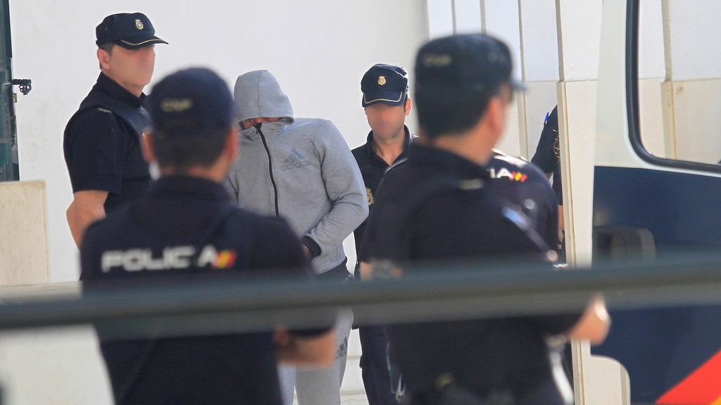 Prisión sin fianza para los ocho detenidos por agredir a nueve guardias civiles en Algeciras