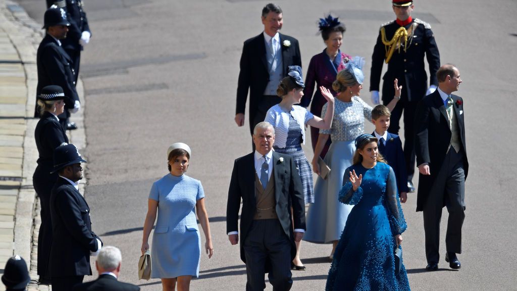 Miembros ela familia real llegando a la capilla de San Jorge en Windsors