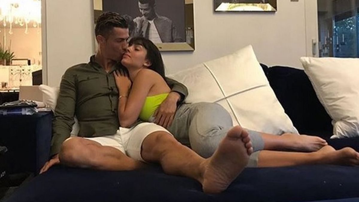 Cristiano y Georgina muestran su tarde más relajada y romántica en casa