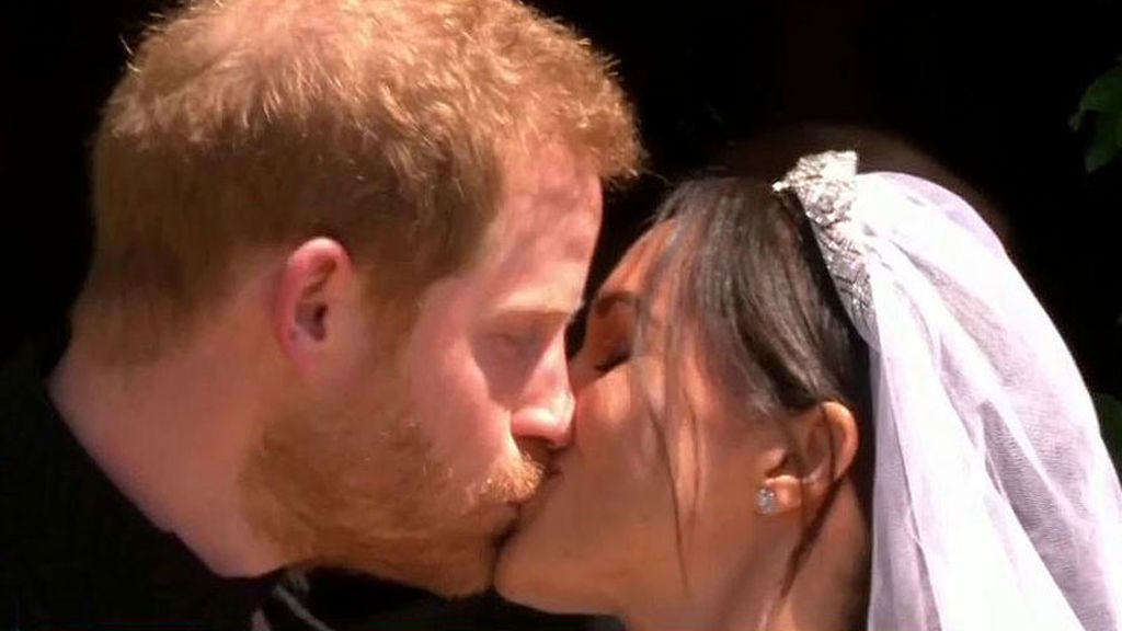 El beso de los recién casados