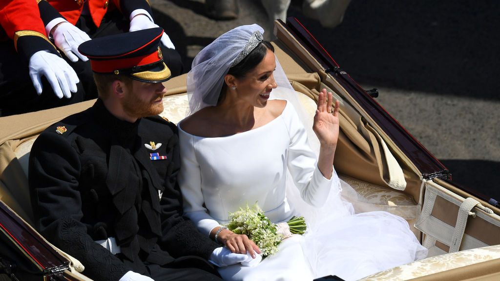 El Príncipe Harry y Megha Markle recorren Windsor como marido y mujer