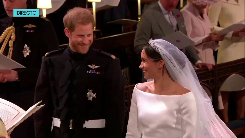 ¡La llegada de la novia al altar! Nervios y miradas cómplices entre Harry y Meghan Markle