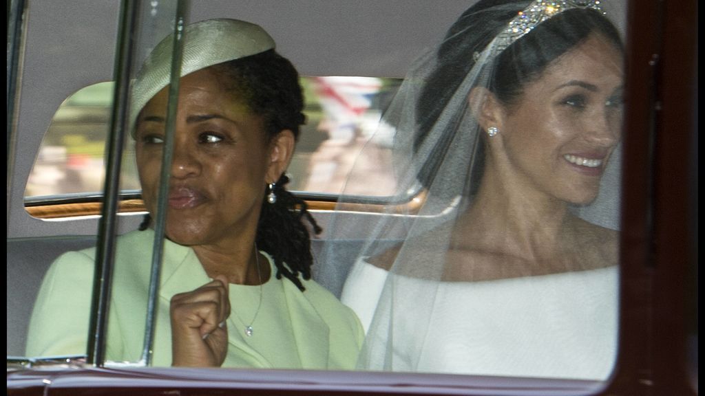 De las lágrimas de la madre de Meghan a la mirada devoradora de Harry: los momentazos de la boda, en fotos