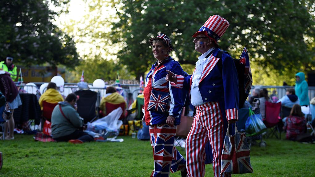 La sociedad coge sitio en las calles para ver la boda real de Harry y Meghan