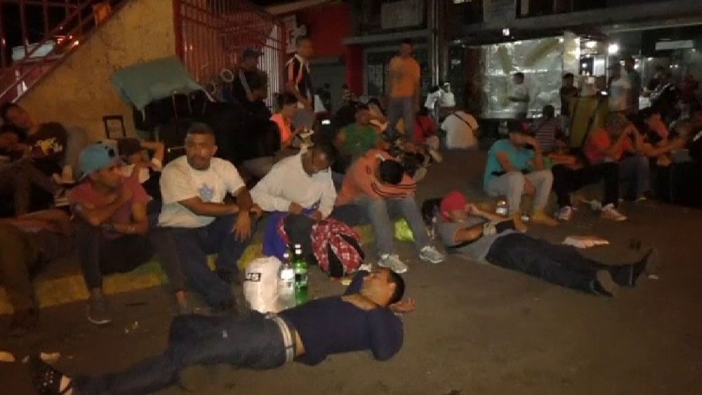 La frontera de Venezuela y Colombia, repleta de venezonalos a la espera de salir del país