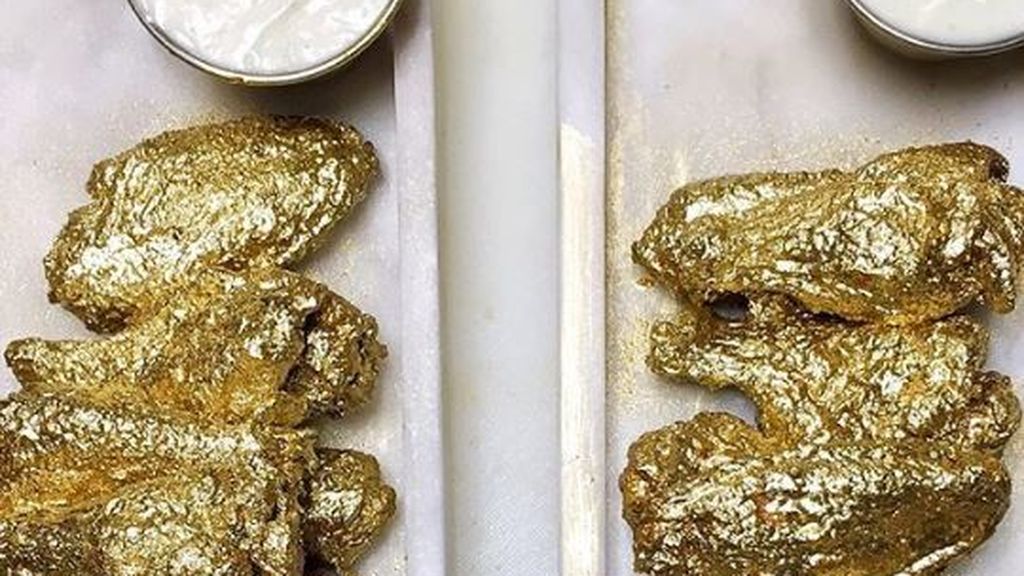 Un restaurante de Nueva York incluye en su menú alitas de pollo bañadas en oro
