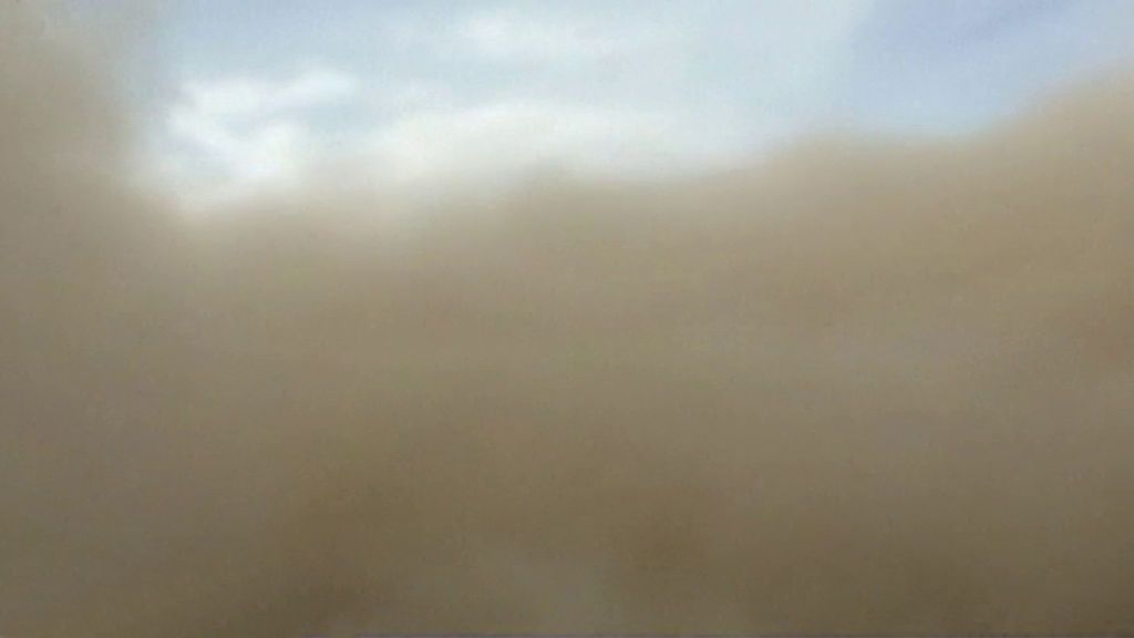 Una tormenta de arena envuelve todo a su paso en China