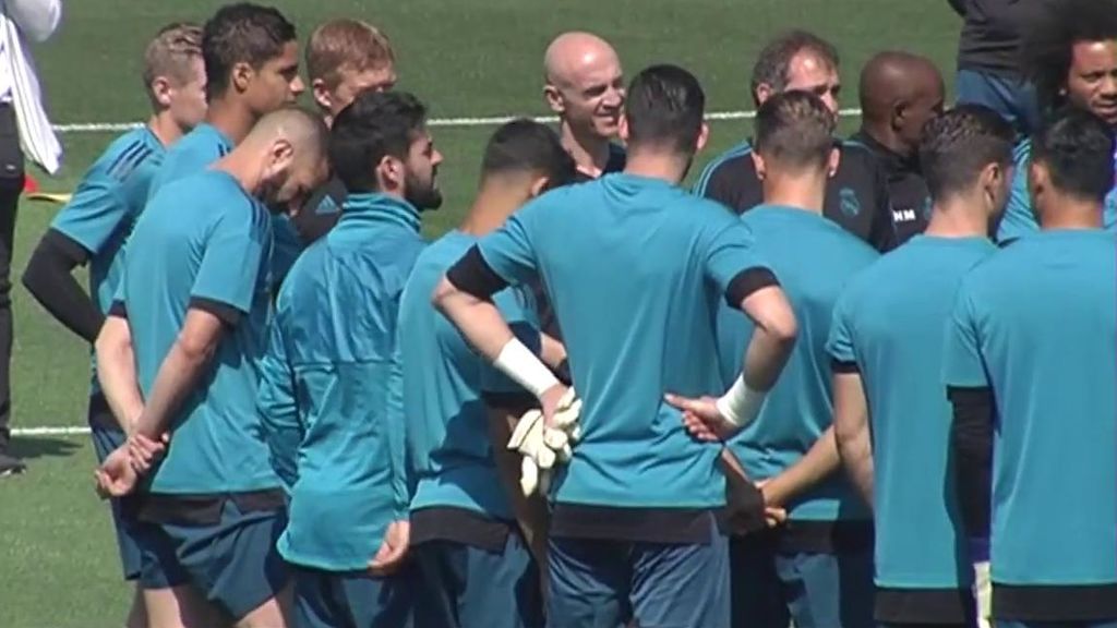 Isco llega tarde a la charla de Zidane y se lleva el vacile de Kiko Casilla