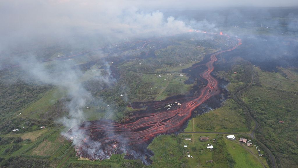 La lava del volcán Kilauea amenaza una planta geotérmica con productos inflamables