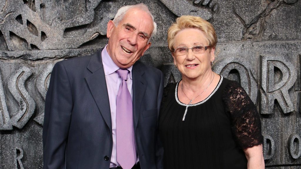 Los padres de Bayona se codearon con vips en el estreno de su hijo