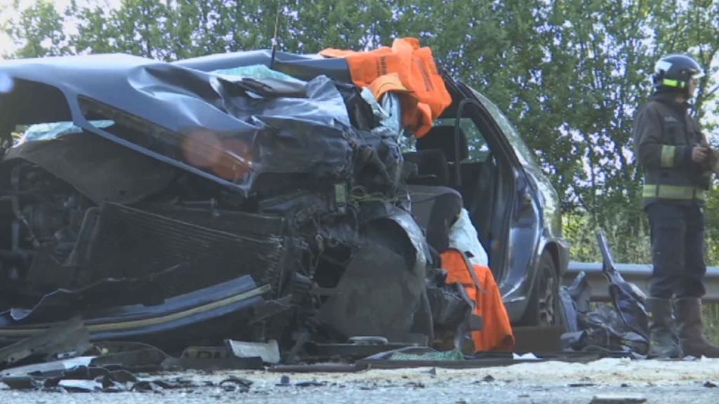 Investigan el choque entre un coche y un camión en Galicia con un fallecido