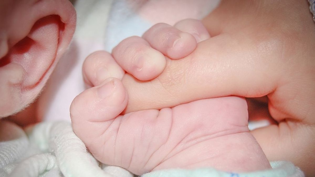 Nace el primer bebé en 12 años en una isla en la que está prohibido dar a luz