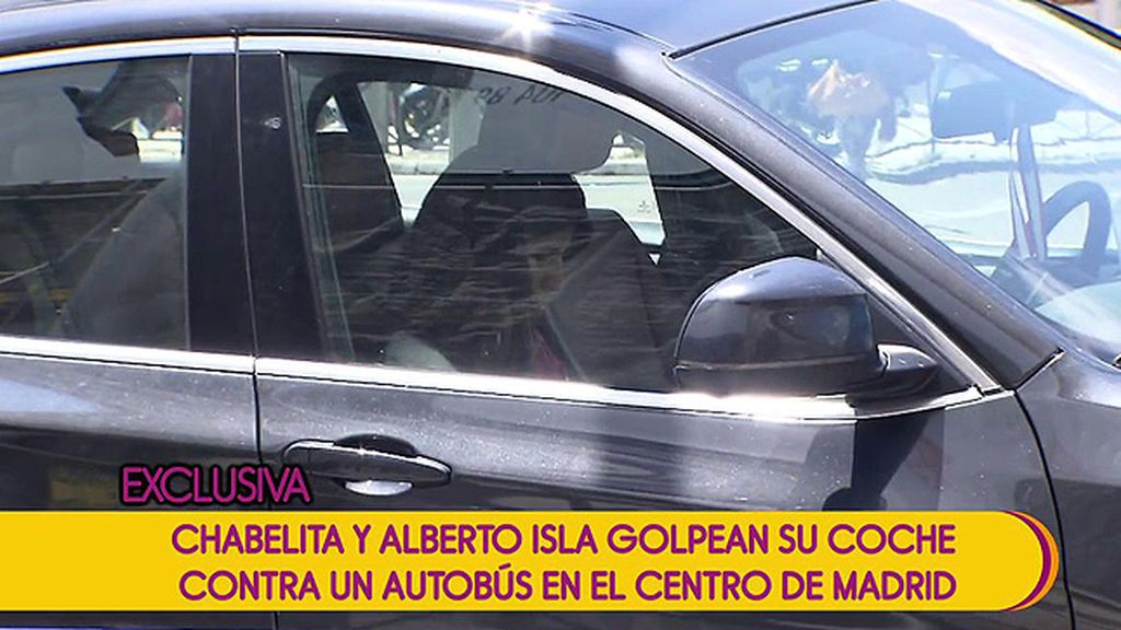 Chabelita y Alberto Isla sufren un golpe con el coche contra un autobús en Madrid