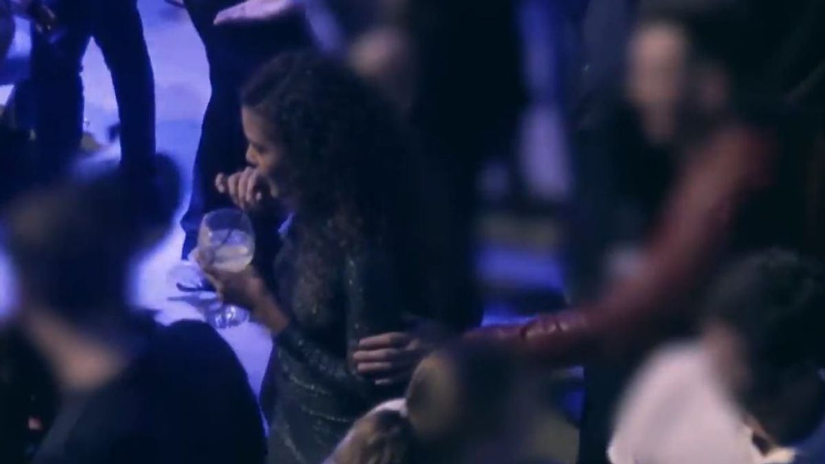 Un vestido con sensores calcula cuántas veces manosean a las mujeres en una discoteca Un vestido con sensores calcula cuántas veces manosean a las mujeres en una discoteca