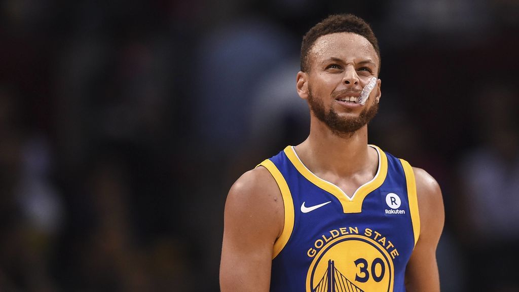 La madre de Curry 'amenaza' a su hijo de que le lavará la boca con jabón tras su comentario ante los Rockets