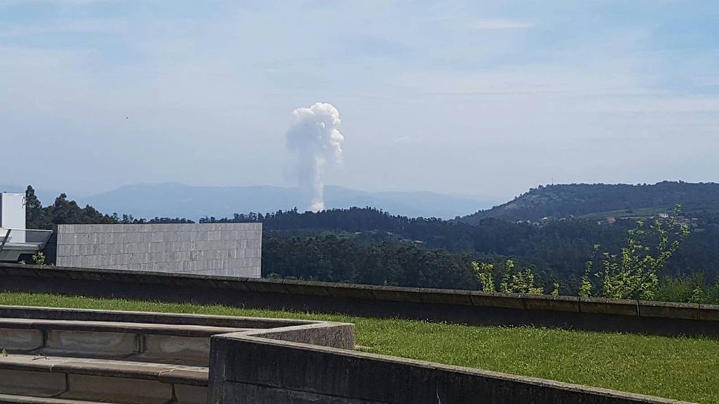 Doce heridos al explotar un almacén de pirotecnia en Tui, Pontevedra