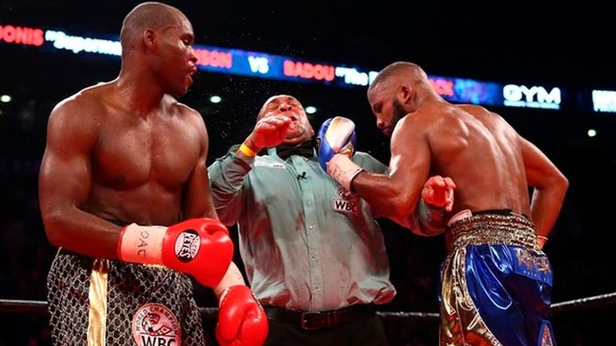 Los riesgos de ser árbitro en un combate de boxeo de Badou Jack Los riesgos de ser árbitro en un combate de boxeo de Badou Jack