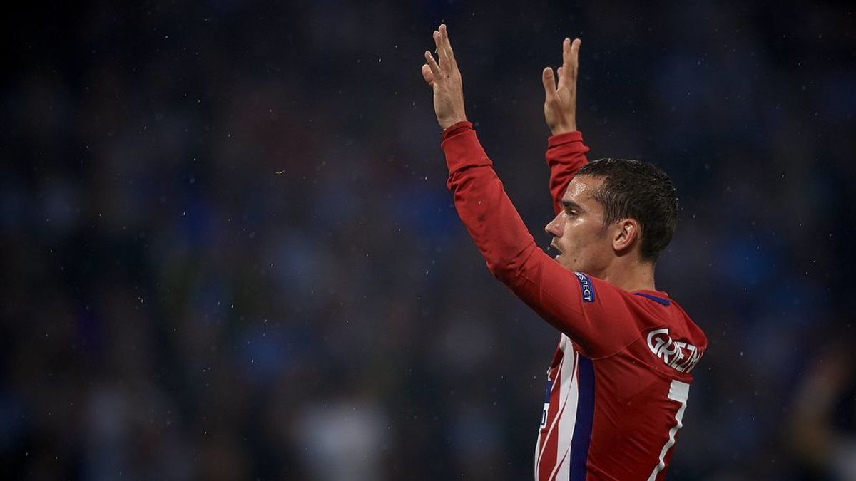 Griezmann cuelga una foto con la camiseta del Atlético de Madrid desde la concentración de Francia