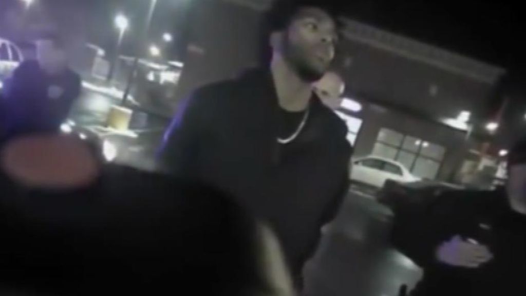 El polémico vídeo del abuso policial contra un jugador de la NBA
