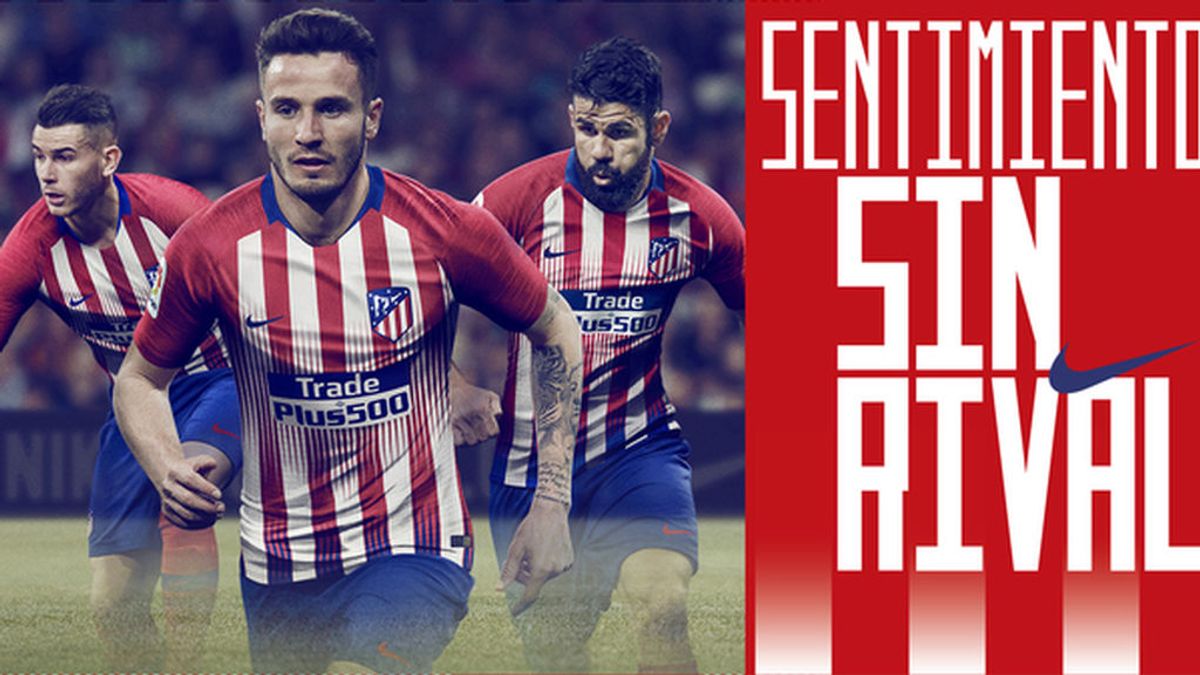 El Atlético de Madrid presenta la camiseta para la próxima temporada con multirayas en el frontal