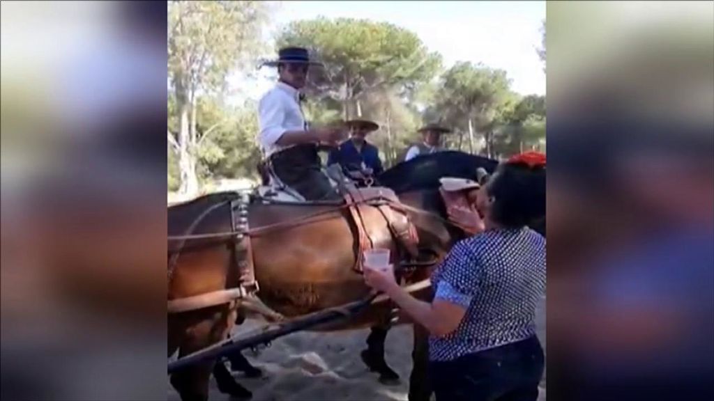 El polémico vídeo de Sergio Rico encima de un caballo y con un vaso en la mano antes del último partido