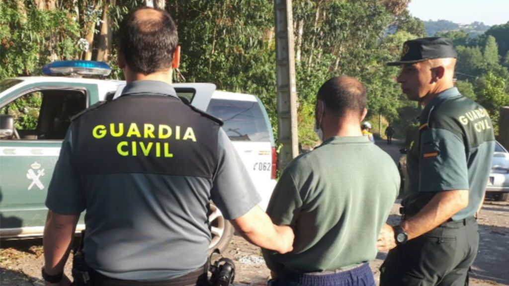 El detenido en Tui guardaba en el almacén clandestino los cohetes que, por ley, no podía tener en su fábrica