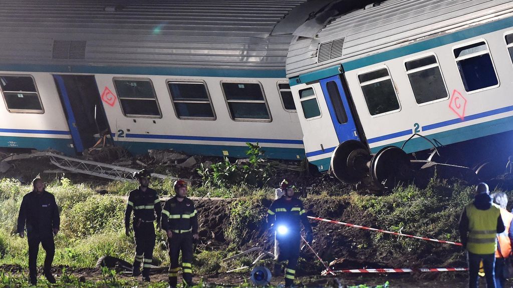 Choca un camión contra un tren en Turín: Dos muertos y 20 heridos