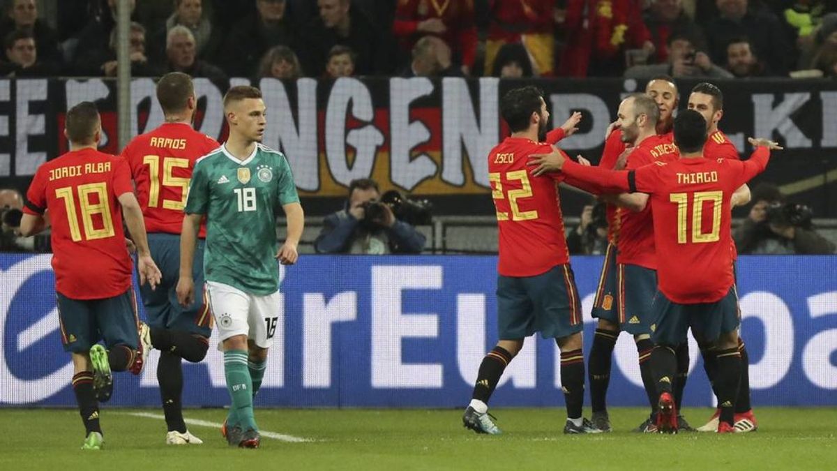 Los jugadores de la Selección Española celebran el gol de Rodrigo Moreno a la Selección de Alemania el 23 de marzo de 2018.