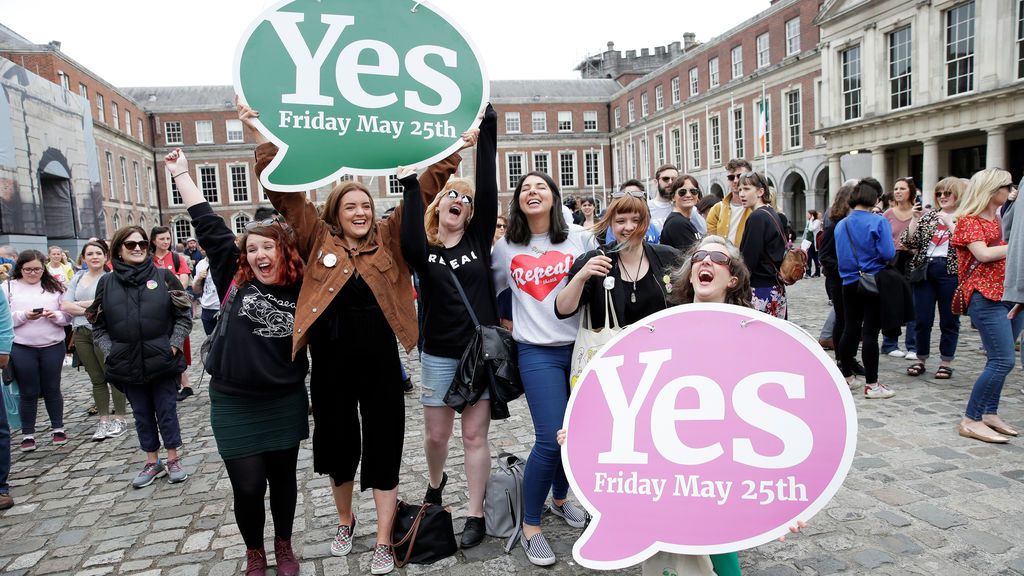 Los irlandeses votan mayoritariamente a favor de liberalizar el aborto