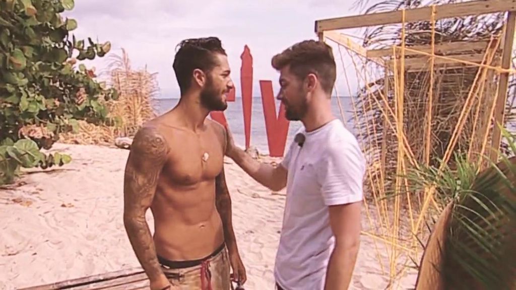 Analizamos los gestos de Alejandro Albalá en la última gala: “Cuando se encuentra con Hugo se nota que está acomplejado”