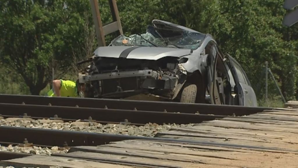 Última hora: un tren arrolla a un coche y deja tres muertos en Guadalajara