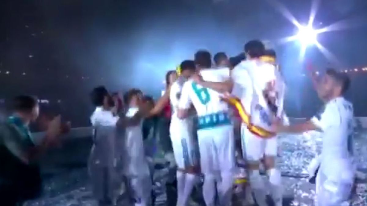 El Bernabéu y la plantilla se vuelca con su estrella: “¡Cristiano, quédate!” El Bernabéu y la plantilla se vuelca con su estrella: “¡Cristiano, quédate!”
