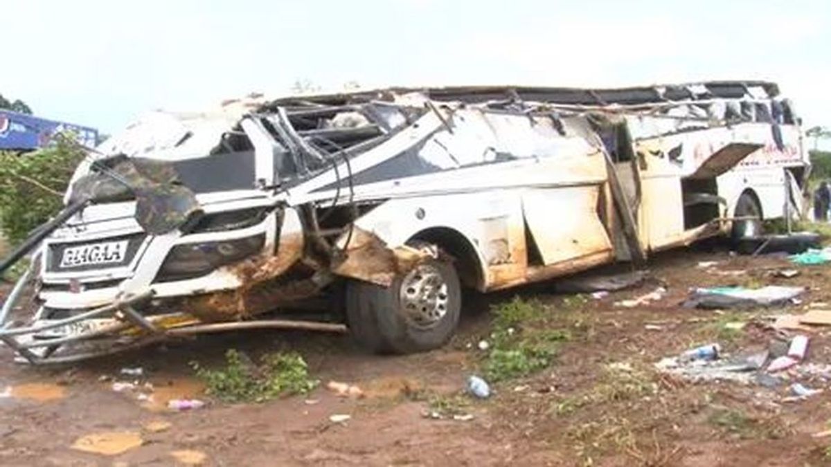Más de 40 muertos por una colisión múltiple en Uganda