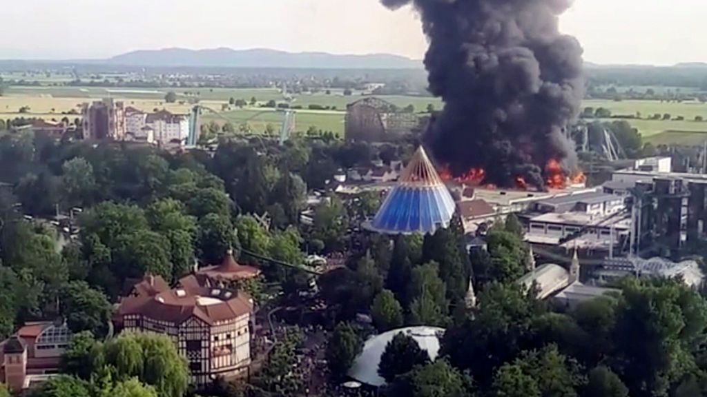 Un aparatoso incendio arrasa el Europark alemán