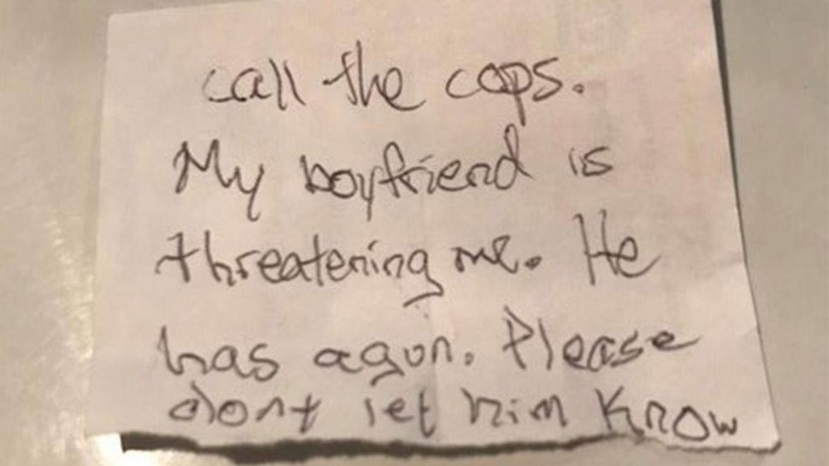 Su novio la secuestra y escapa enviando una nota a los veterinarios