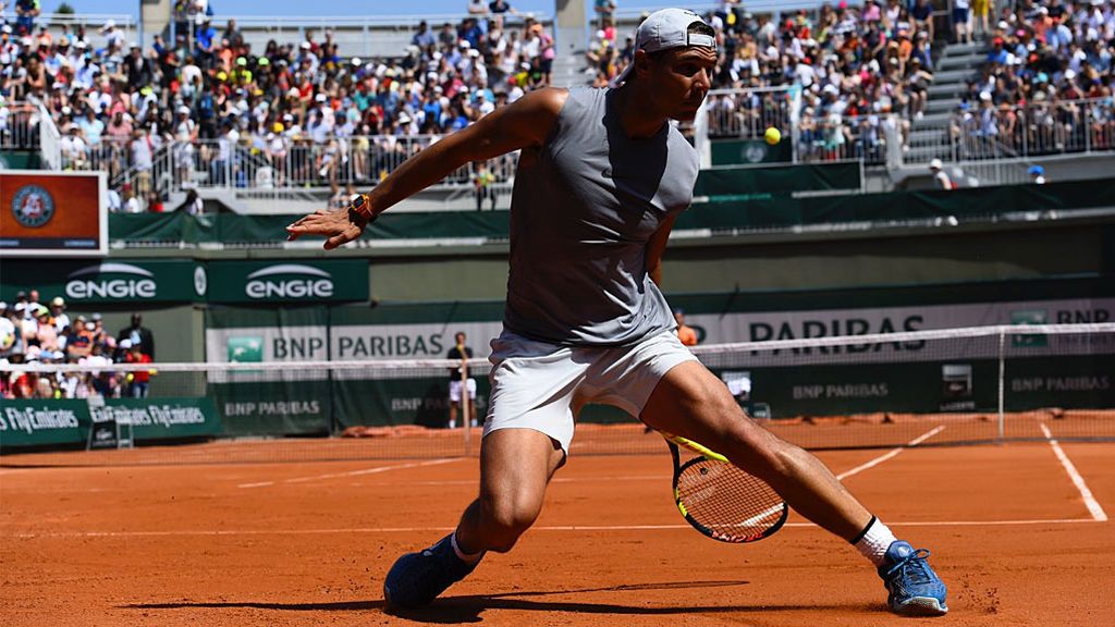 La lluvia obliga a aplazar el debut en Roland Garros de Nadal en el tercer set