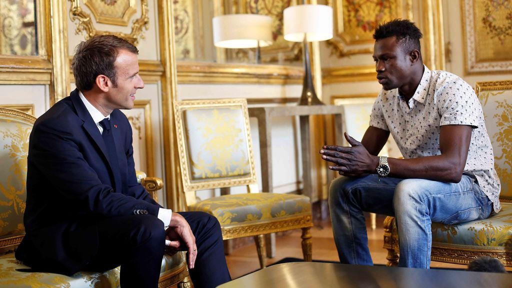 Macron concede la nacionalidad francesa al maliense que salvó a un niño colgado de un edificio en París