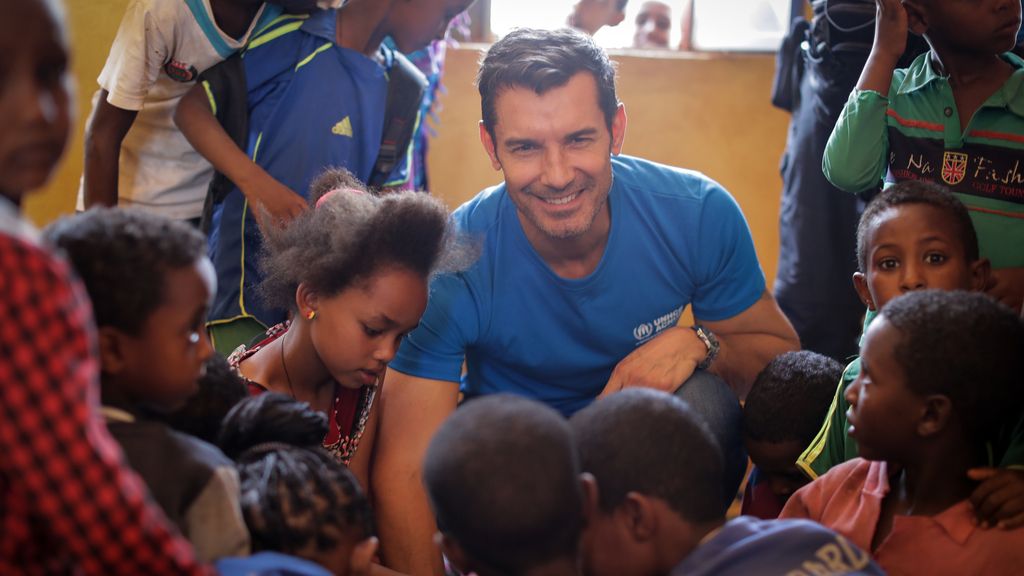 Jesús Vázquez realiza una visita a un campo de refugiados en Etiopía