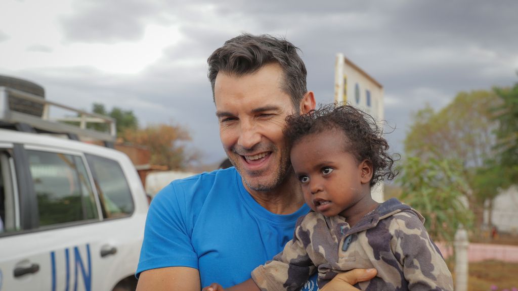 Jesús Vázquez realiza una visita a un campo de refugiados en Etiopía