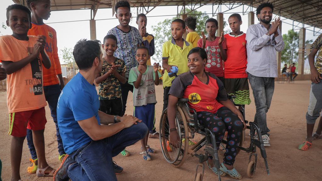 Jesús Vázquez realiza una visita a un campo de refugiados en Etiopía