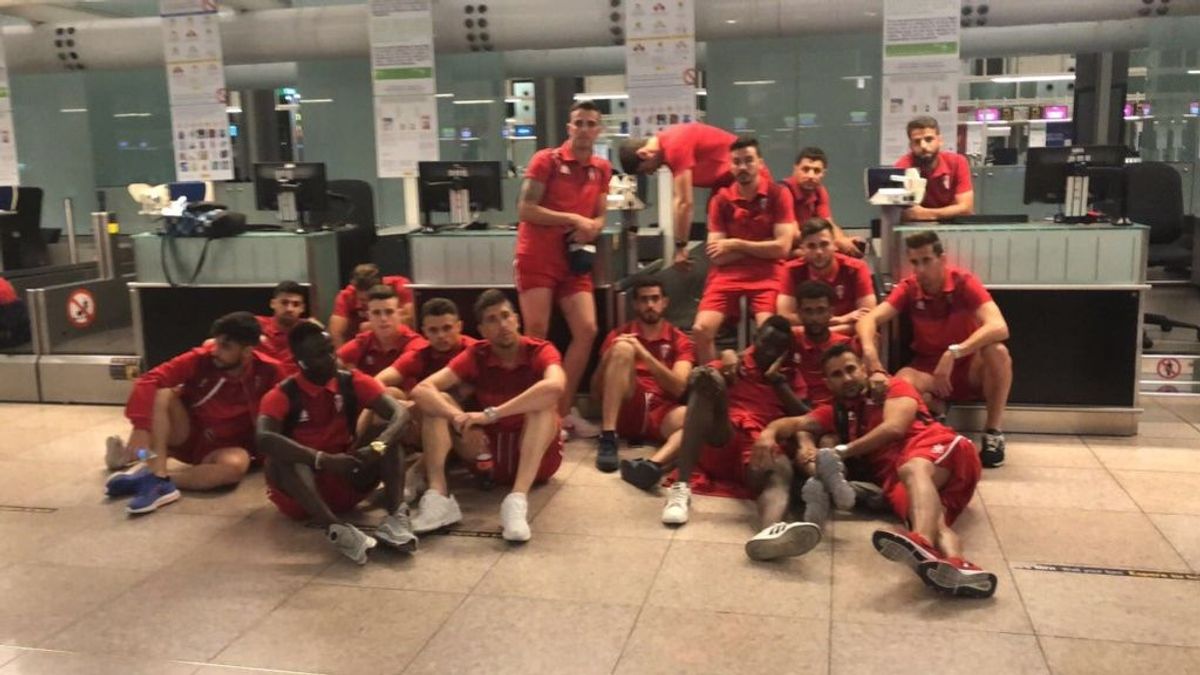 El día negro del Algeciras F.C: caen derrotas en los playoffs, se avería su avión y les pierden las maletas El día negro del Algeciras F.C: caen derrotas en los playoffs, se avería su avión y les pierden las maletas