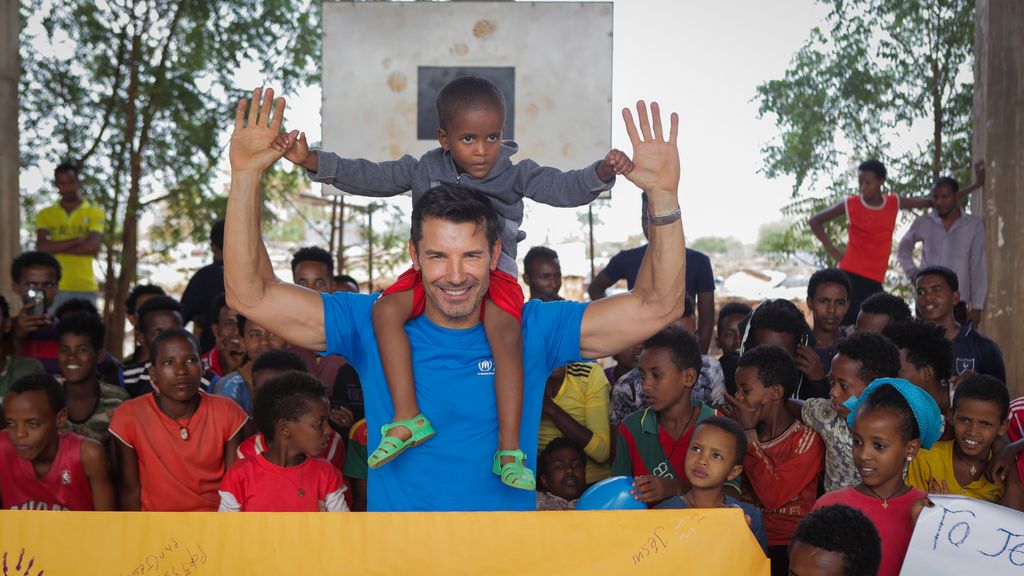 Jesús Vázquez realiza una visita a un campo de refugiados en Etiopía