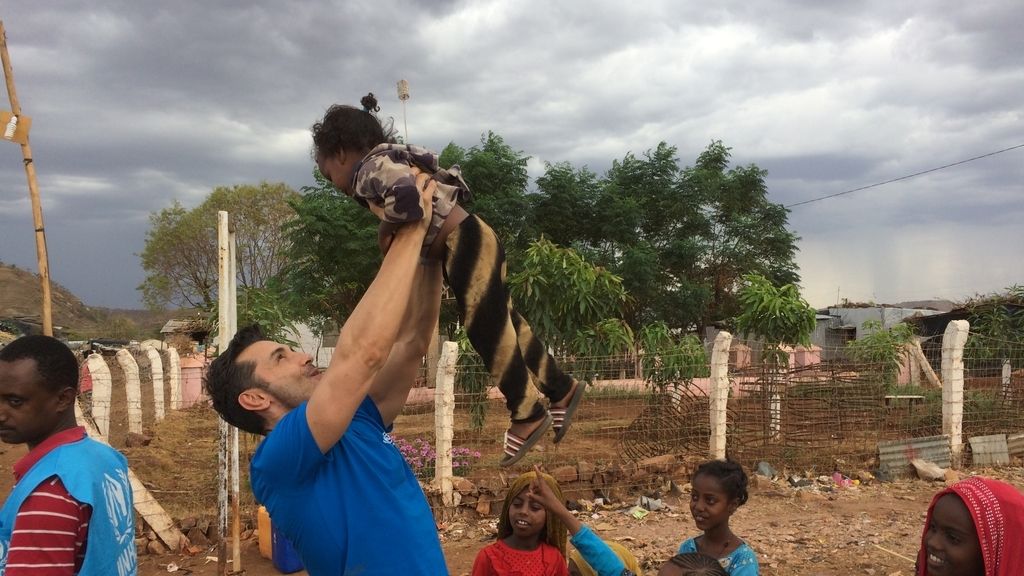 Jesús Vázquez realiza una visita a un campo de refugiados en Etiopía
