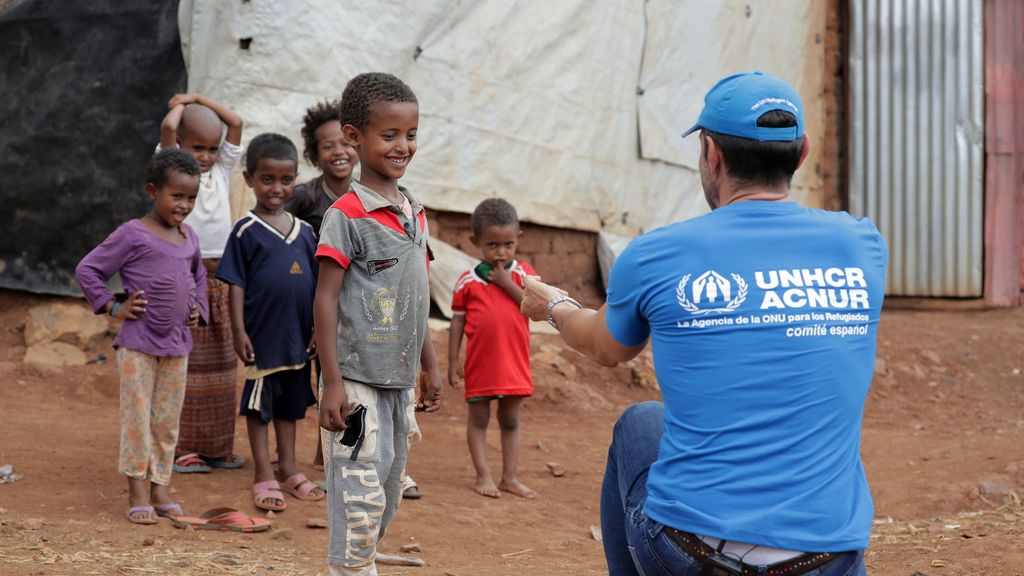 Jesús Vázquez realiza una visita a un campo de refugiados en Etiopía