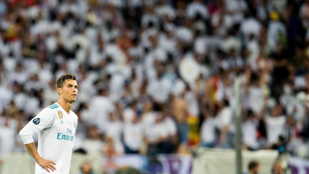 Cristiano, el único futbolista de toda la plantilla del Real Madrid que no posa con la nueva camiseta