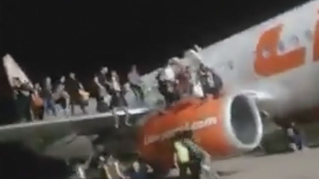 Detenido un hombre por sembrar el pánico con una falsa alarma de bomba en un avión