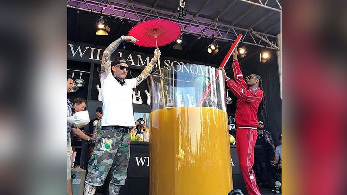 El rapero Snoop Dogg, récord Guinness al 'copazo' más grande de ginebra y zumo