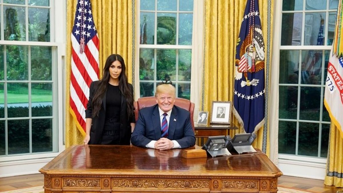 Kim Kardashian y Donald Trump, en el despacho oval de la Casa Blanca.