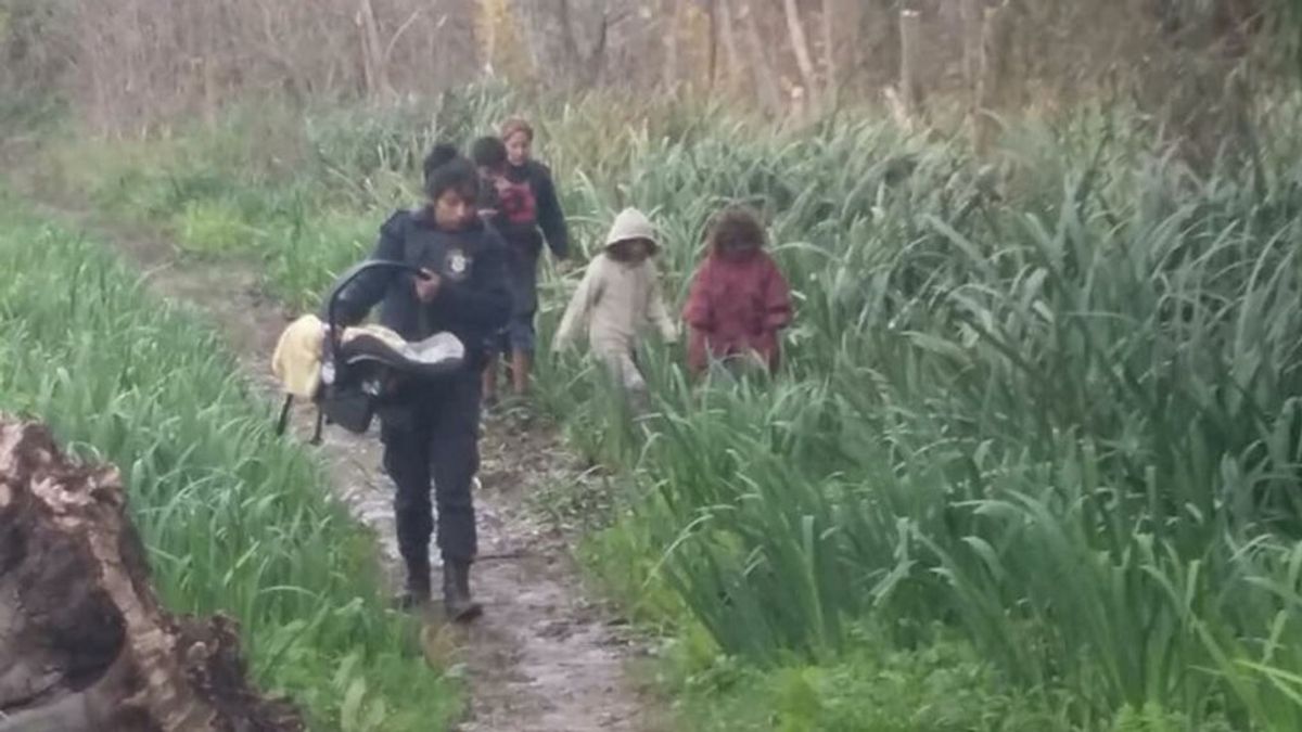 Rescatan a cinco hermanos menores que habían sido abandonados por su madre en una selva